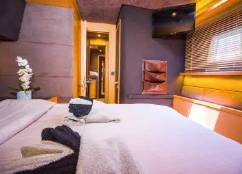 yacht charter Carpe Diem cabin