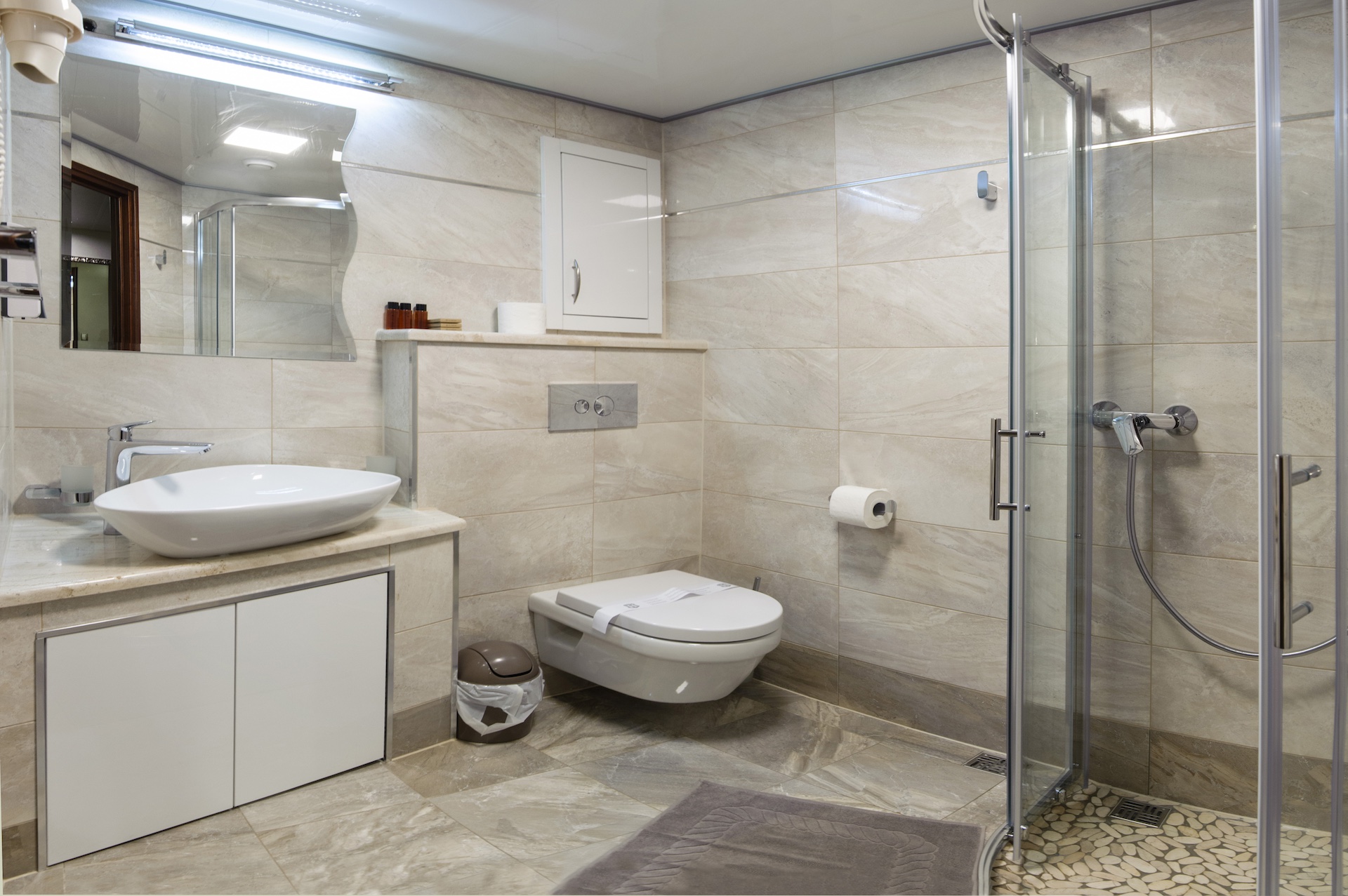 yacht charter Casablanca bathroom