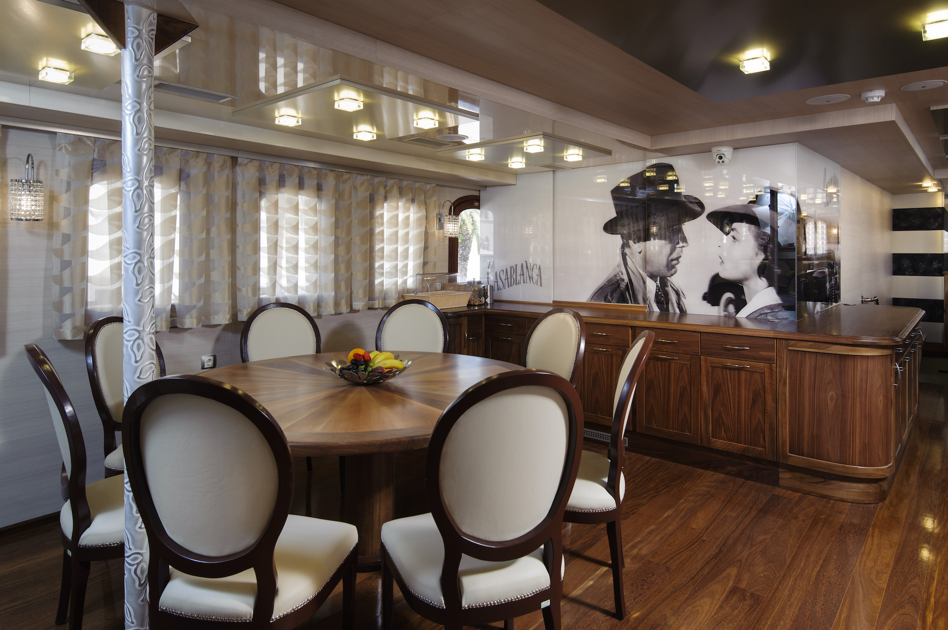 yacht charter Casablanca dining