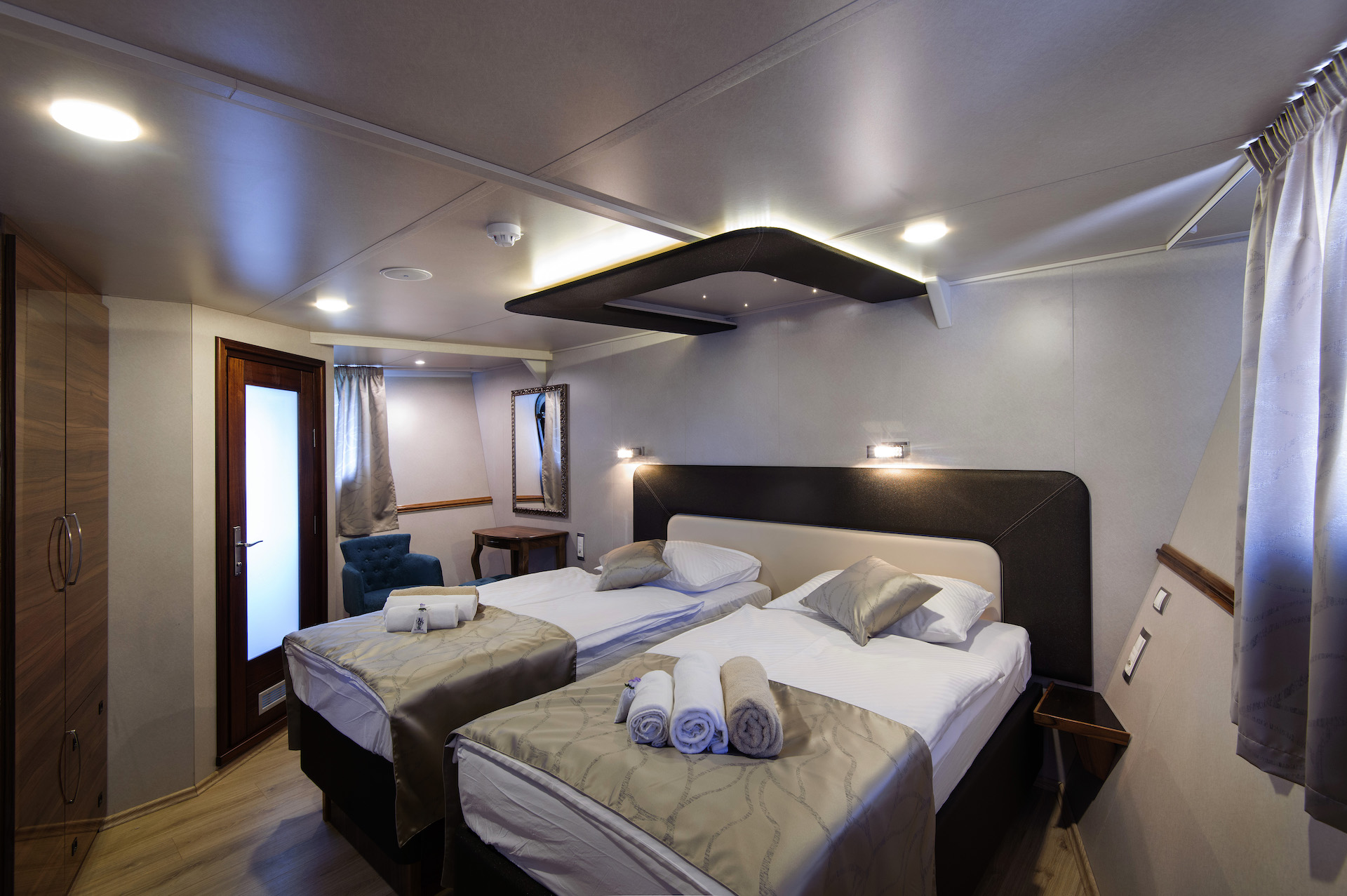 yacht charter Casablanca twin cabin