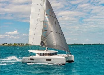 Yacht charter Catamaran Aura