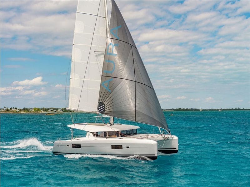 Yacht charter Catamaran Aura