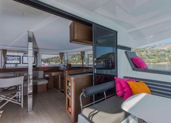 yacht charter catamaran Avocado