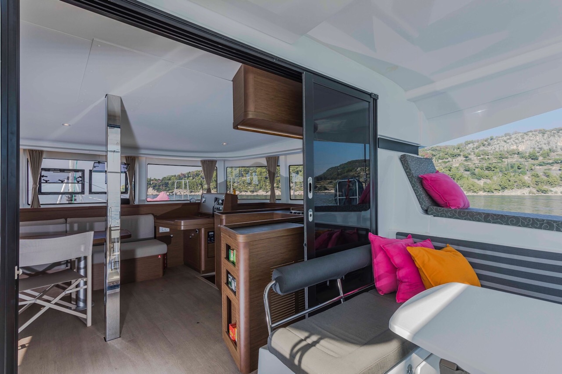 yacht charter catamaran Avocado