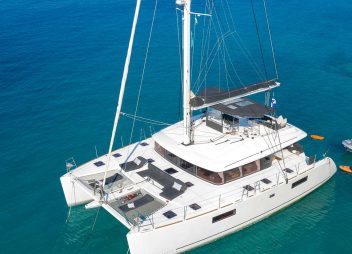 yacht charter catamaran Boom lagoon