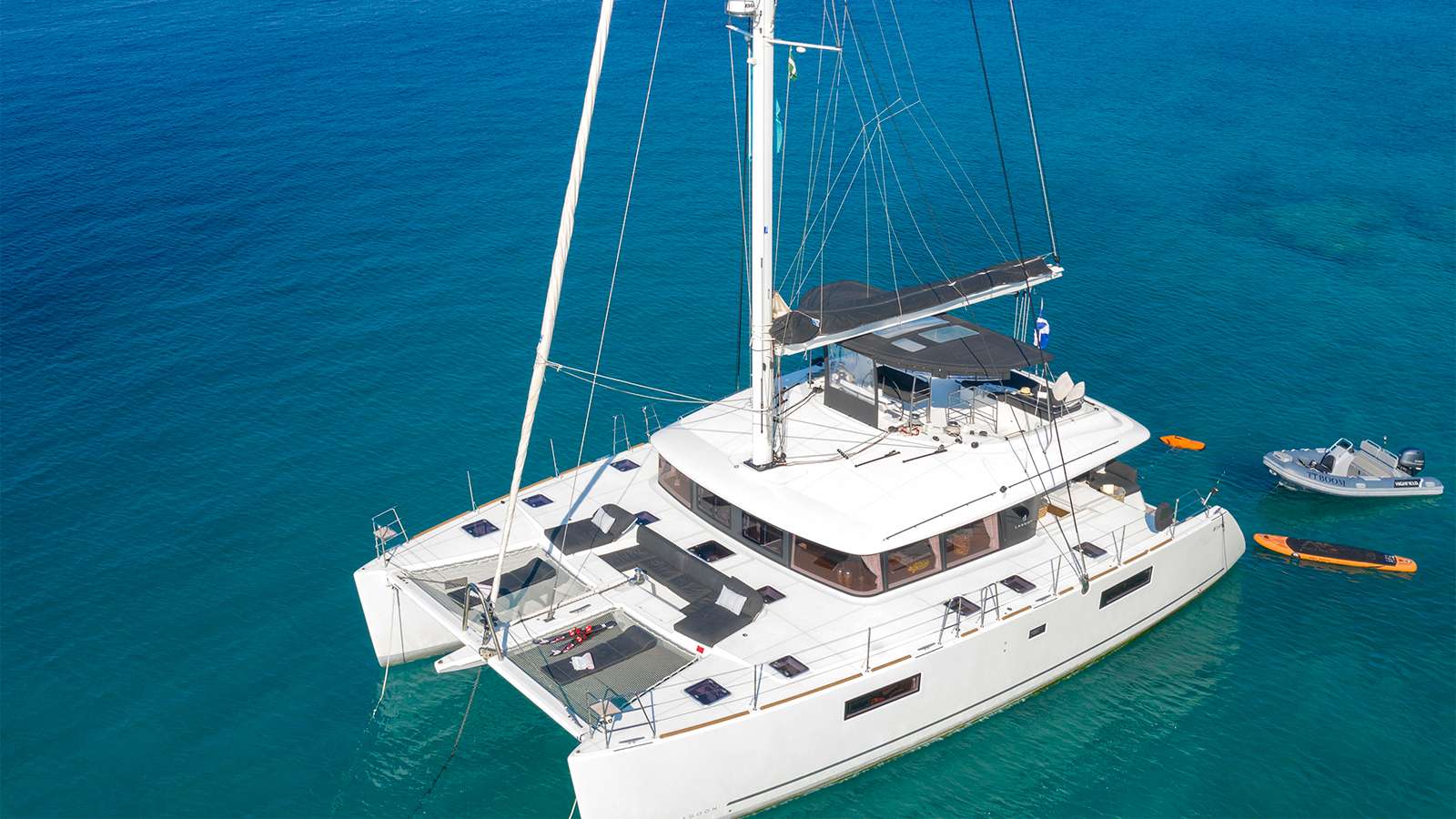yacht charter catamaran Boom lagoon