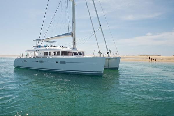 Yacht charter Catamaran Foxy Lady