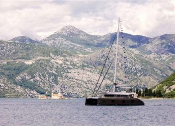 Yacht charter Catamaran Gyrfalcon