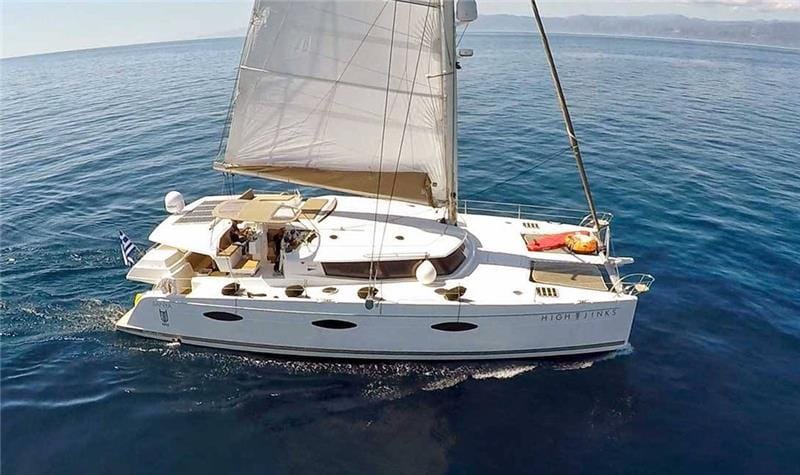 Yacht charter Catamaran High Jinks