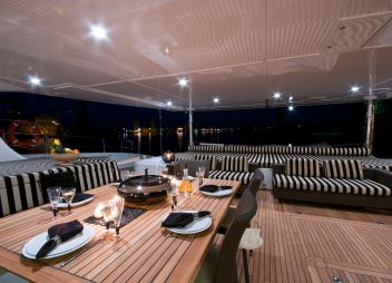 yacht charter catamaran Ipharra dining