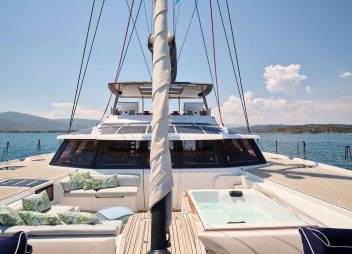 yacht charter catamaran Kimata deck