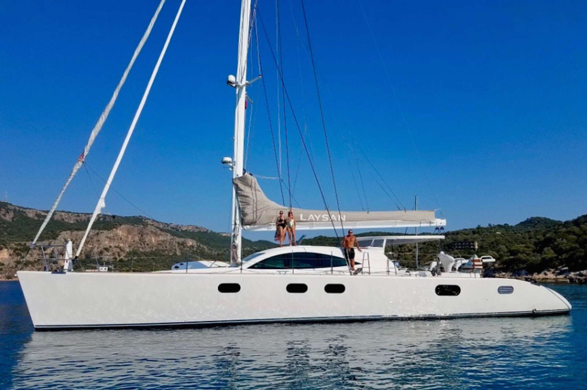 yacht charter catamaran Laysan