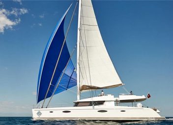Yacht charter Catamaran Lir