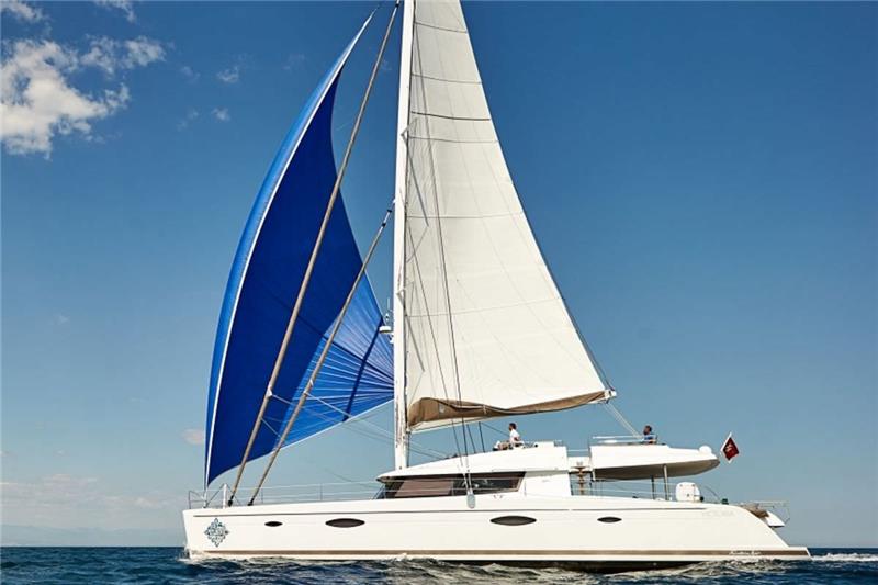 Yacht charter Catamaran Lir