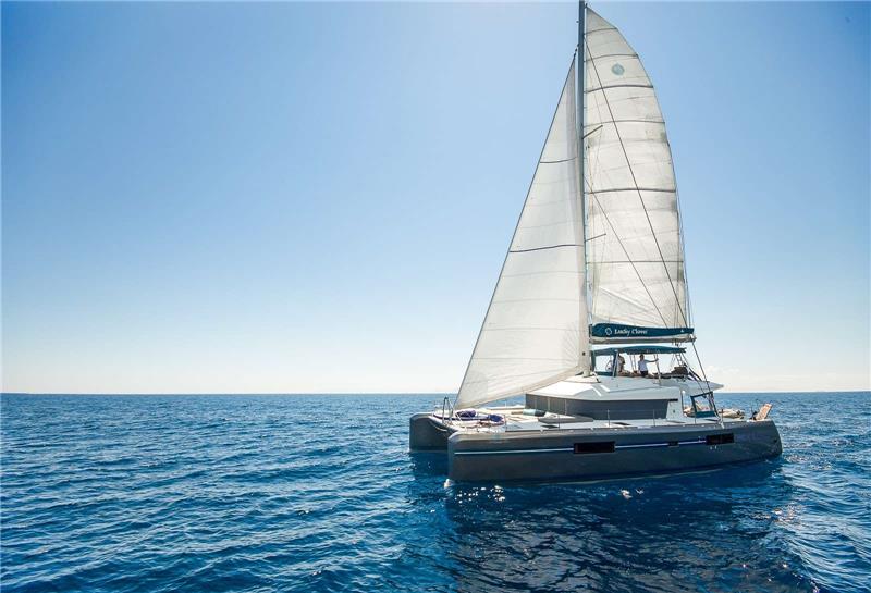 Yacht charter Catamaran Lucky Clover