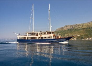 Yacht charter Catamaran Luna