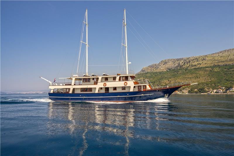 Yacht charter Catamaran Luna