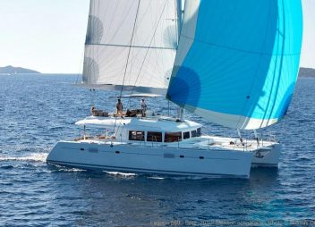 Yacht charter Catamaran Moya