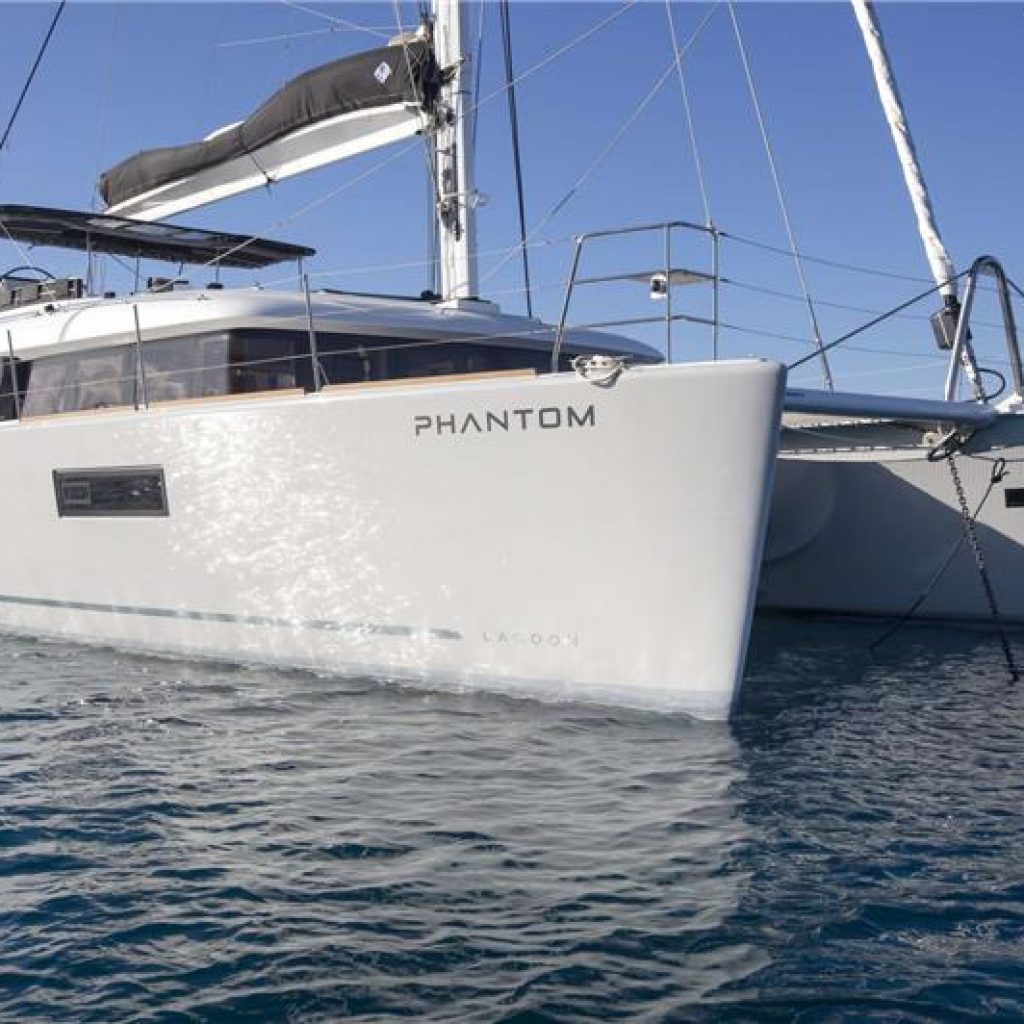 Yacht charter Catamaran Phantom