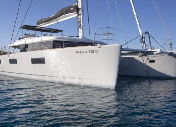 Yacht charter Catamaran Phantom