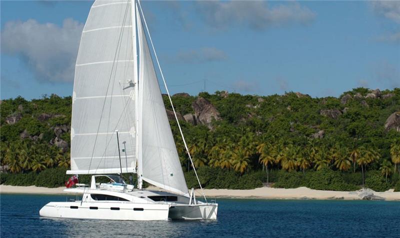 Yacht charter catamaran Zingara