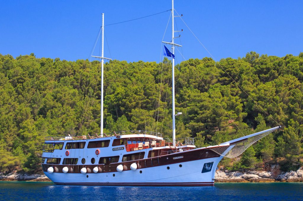 yacht charter Cesarica