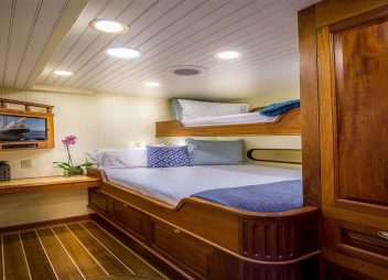 yacht charter Columbia pullman cabin