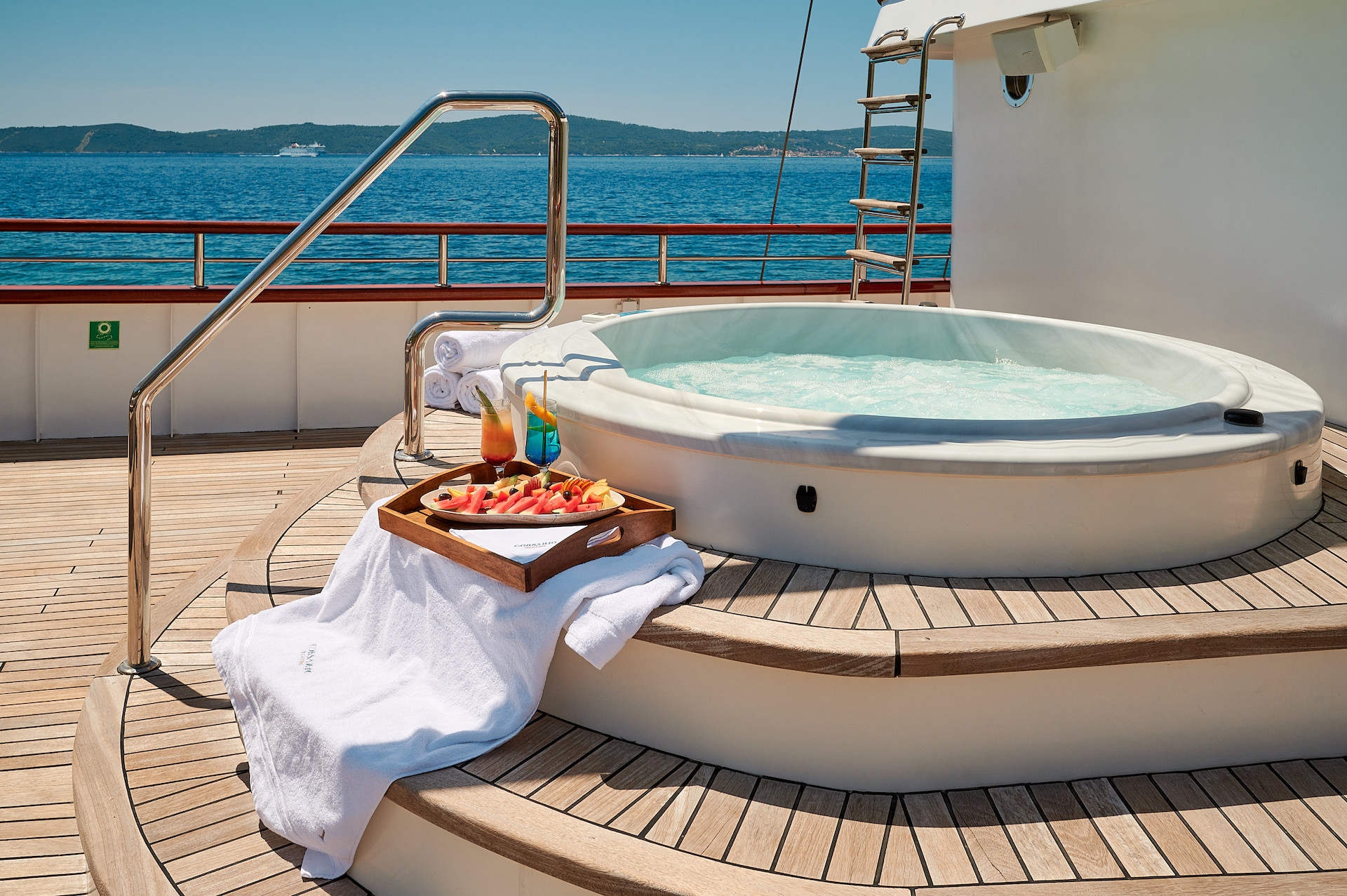 yacht charter Corsario deck jacuzzi