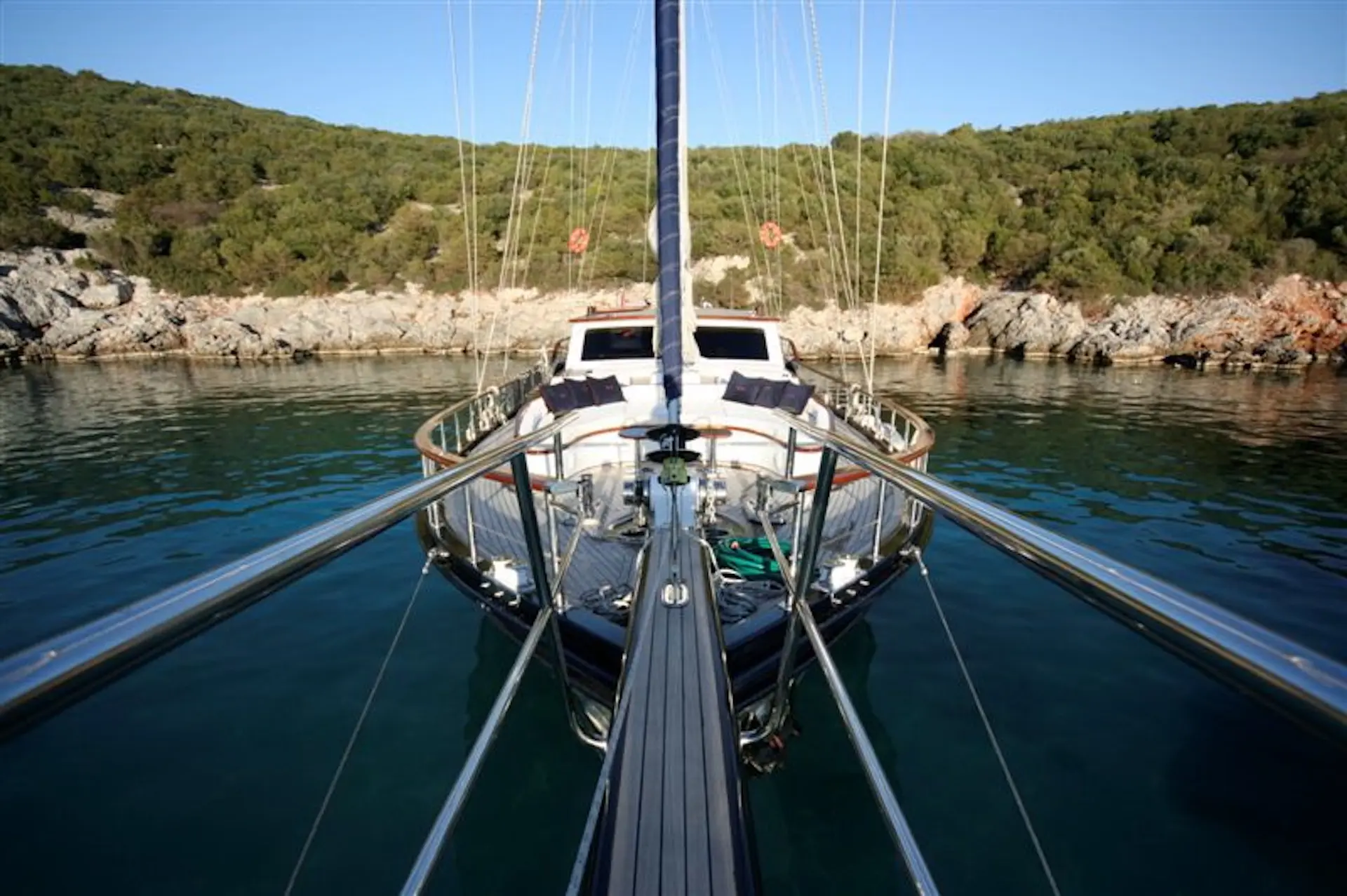 yacht charter Didi sailing
