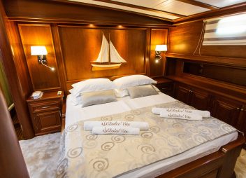 yacht charter Dolce Vita bow master cabin