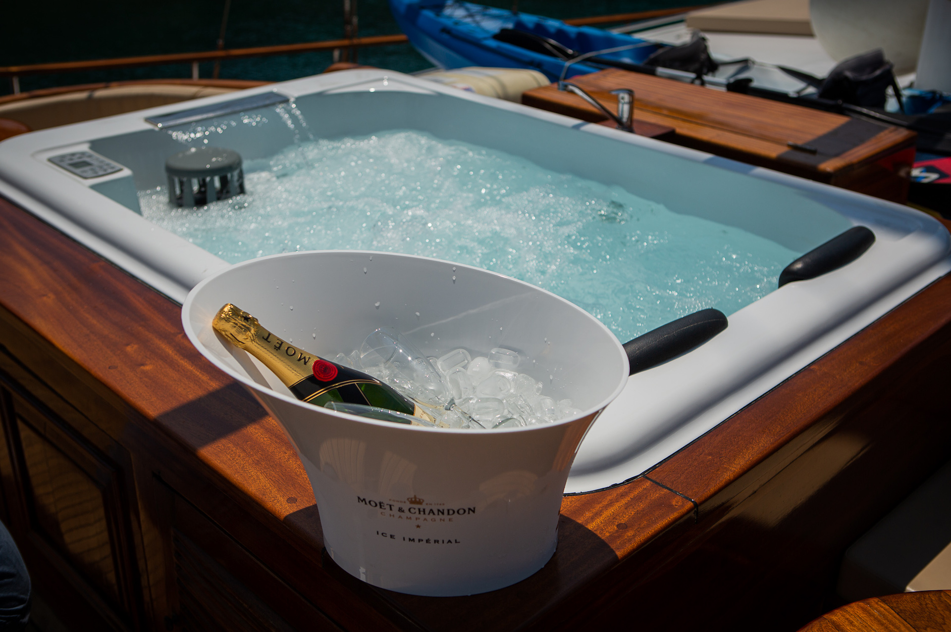 yacht charter Dolce Vita jacuzzi