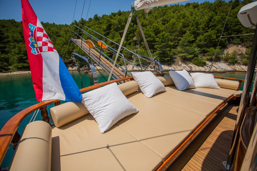 yacht charter Dolce Vita relaxing