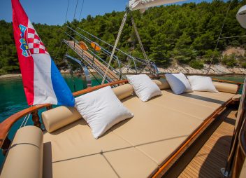 yacht charter Dolce Vita relaxing