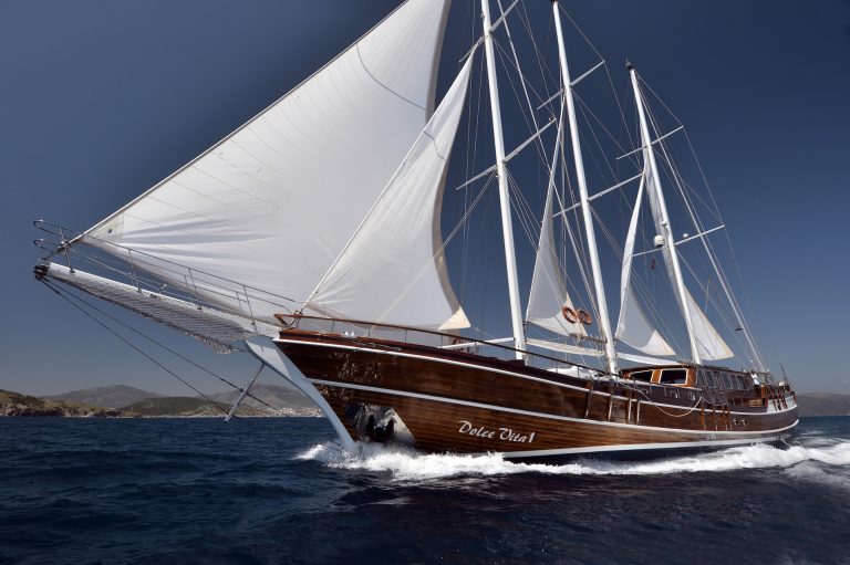 yacht charter Dolce Vita sailing