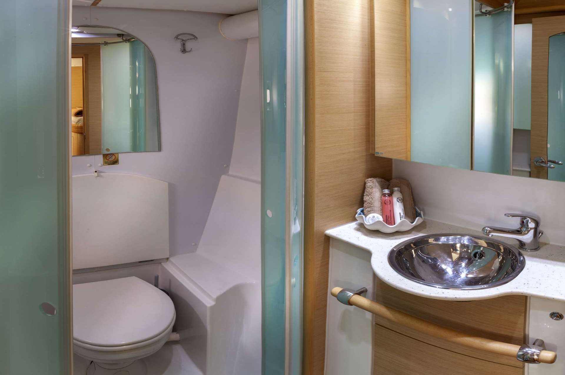 yacht charter Elvira ensuite