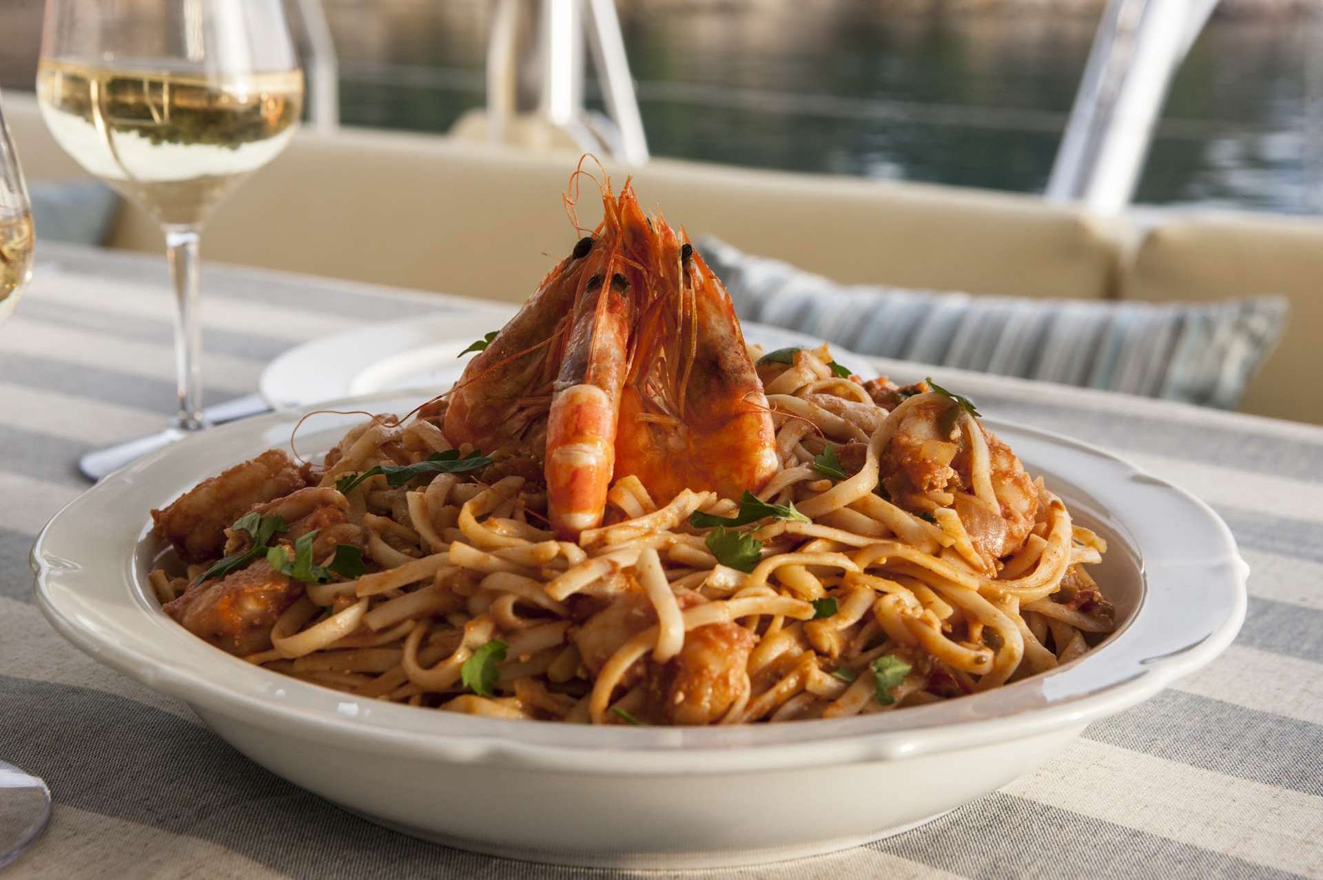 yacht charter Elvira sea food