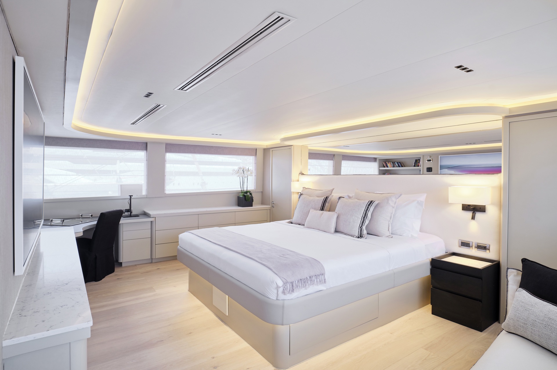 yacht charter Endless Summer master cabin