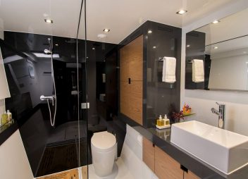 yacht charter Euphoria bathroom