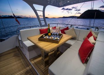 yacht charter Euphoria flybridge