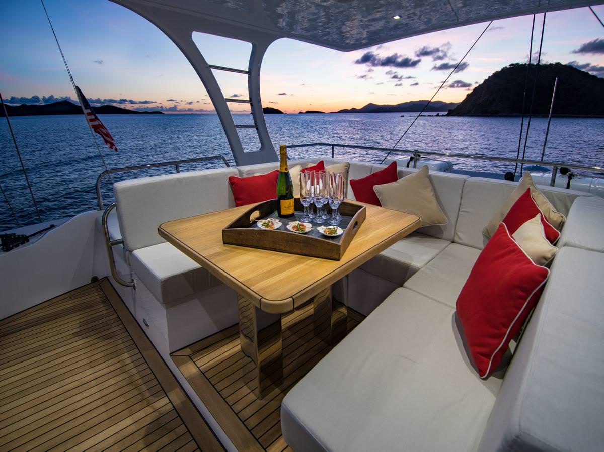 yacht charter Euphoria flybridge