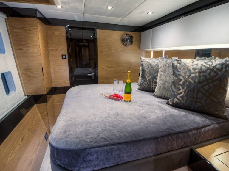 yacht charter Euphoria guest cabin