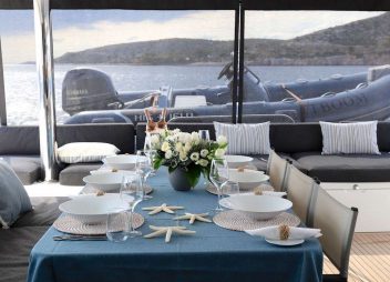 yacht charter fine dining Boom