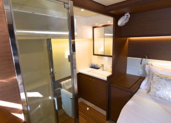 yacht charter Flo en suite