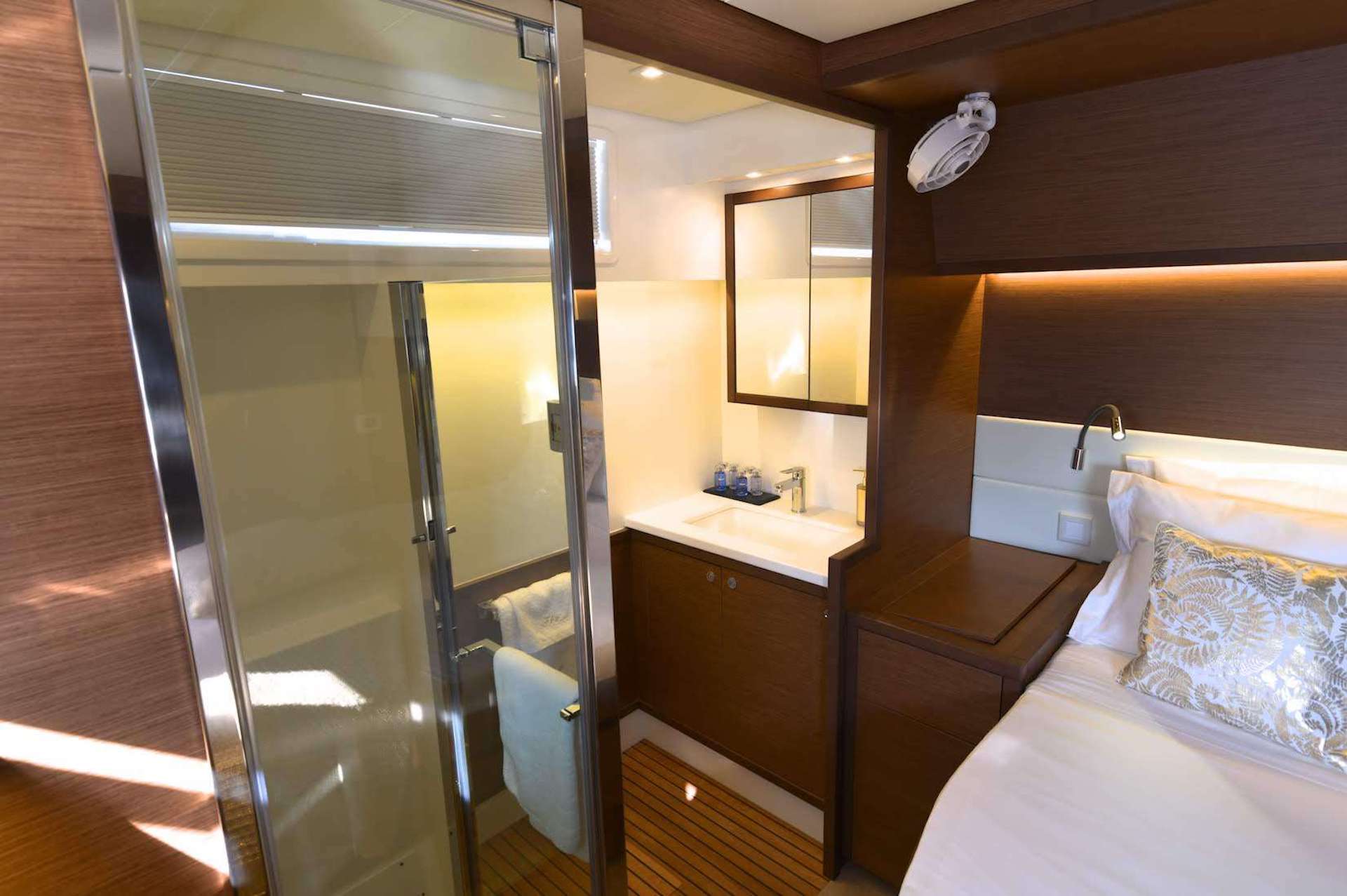 yacht charter Flo en suite