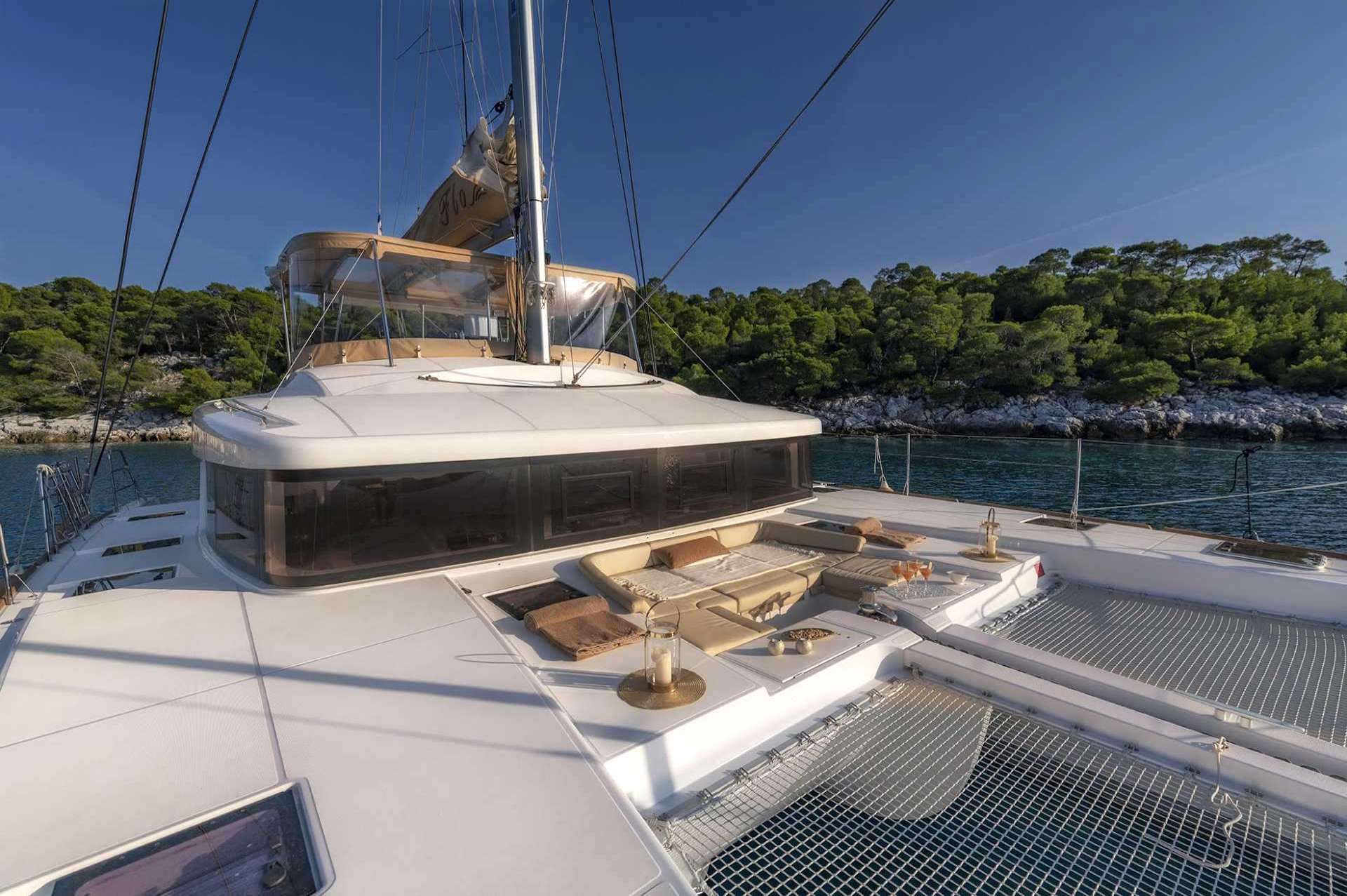 yacht charter Flo sun deck