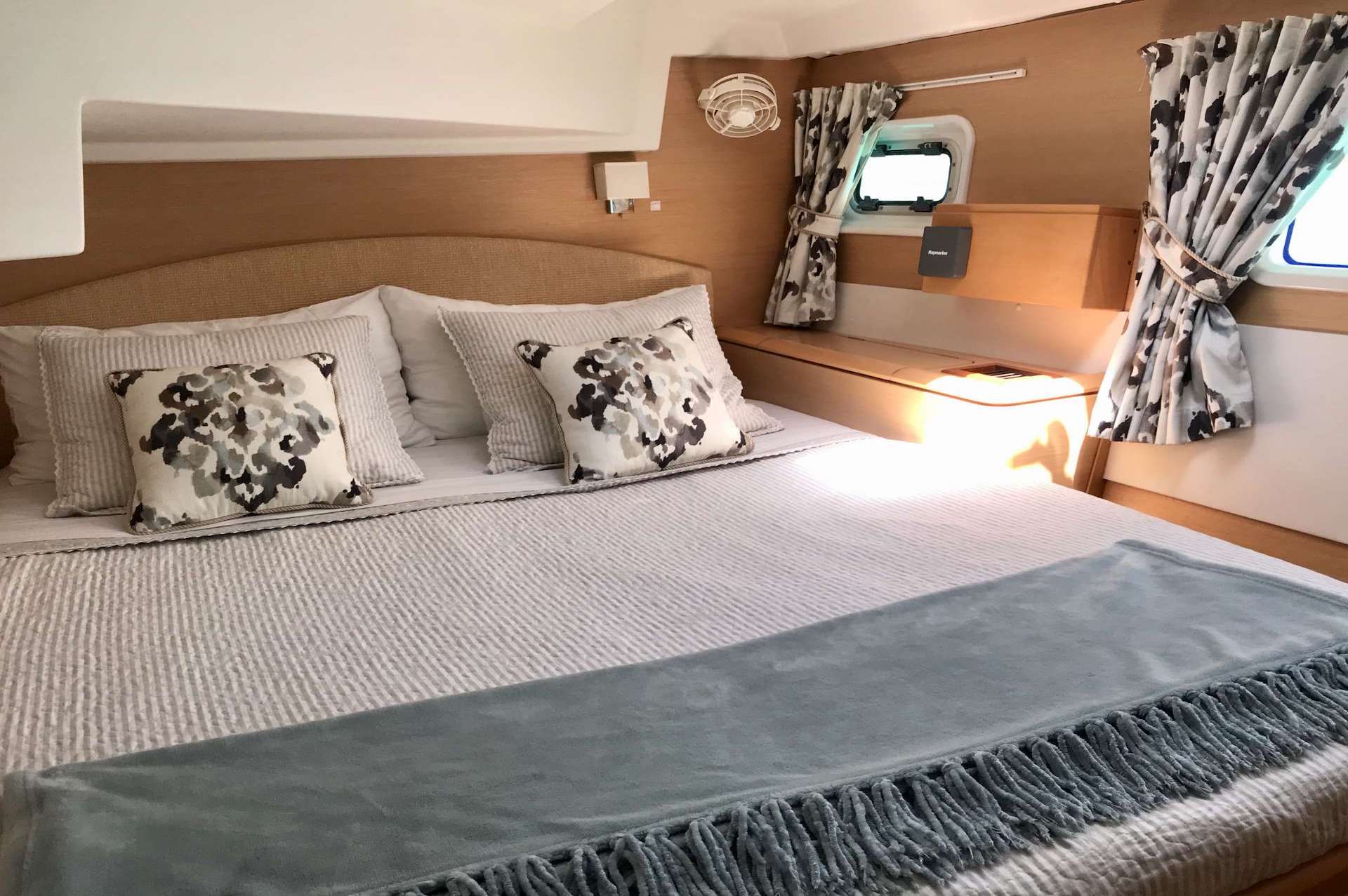 yacht charter Gambit double cabin