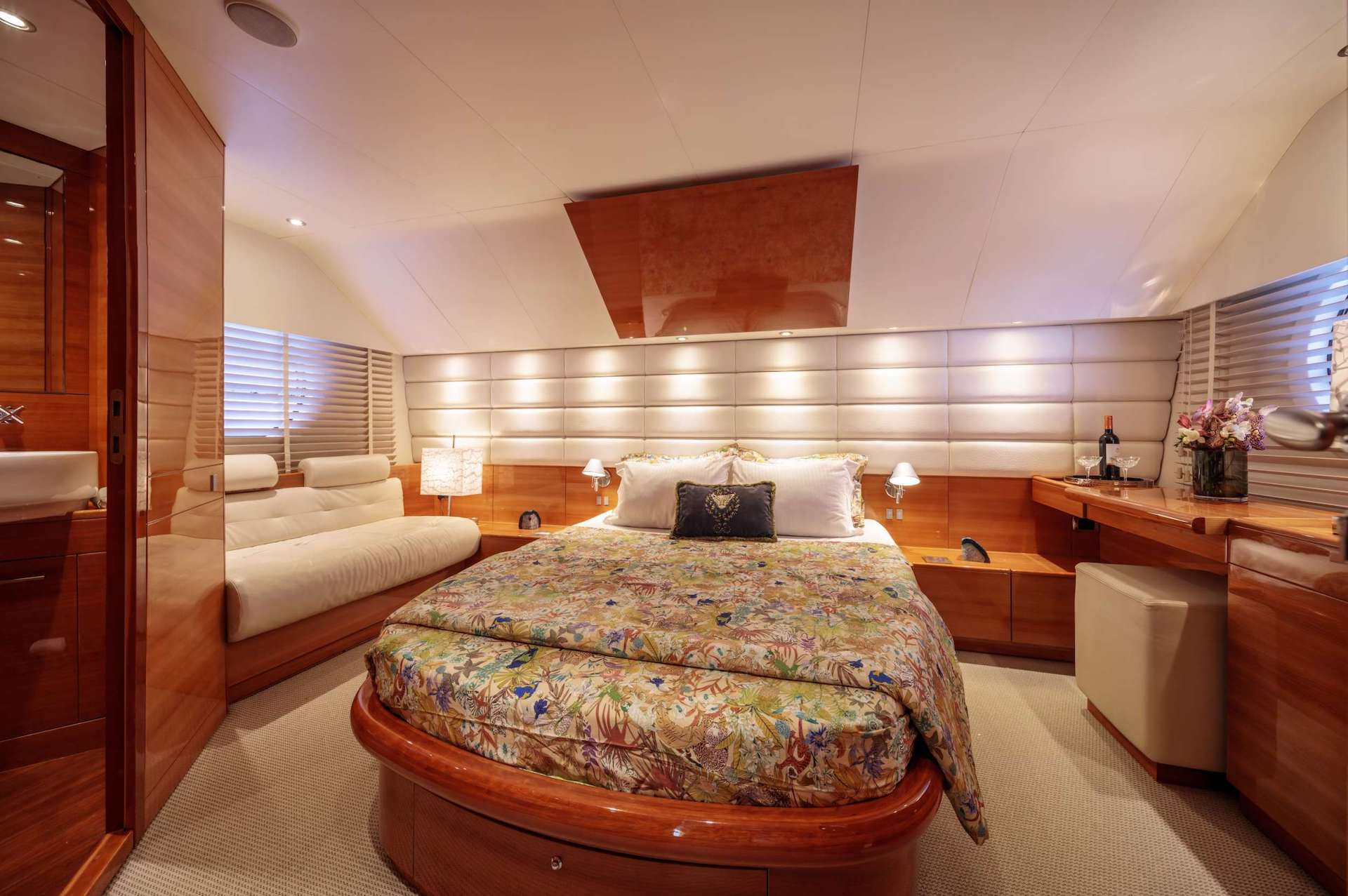 yacht charter George V cabin