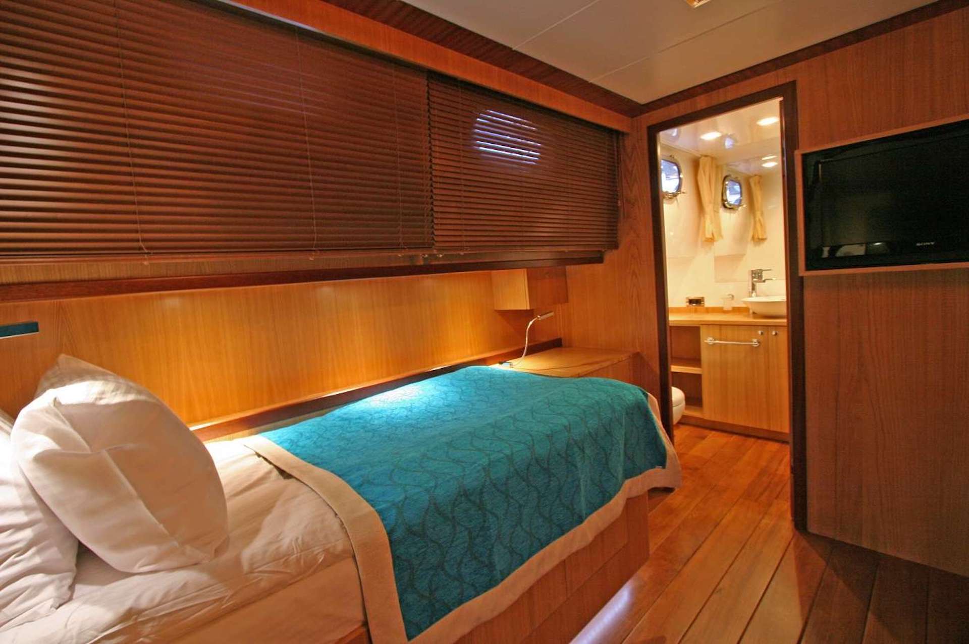 yacht charter Getaway cabin