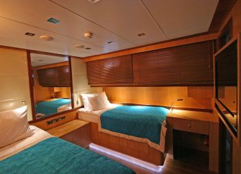 yacht charter Getaway convertible twin