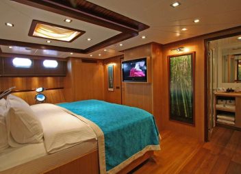 yacht charter Getaway master cabin